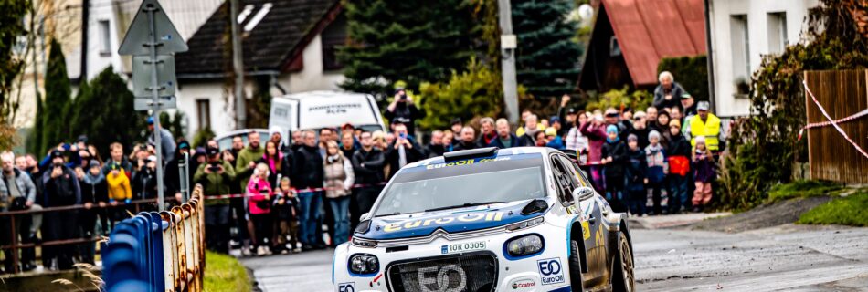 Pech s Uhlem ve Vsetíně třetí Posádka EuroOil teamu Václav Pech jun. – Petr Uhel vybojovala na závěrečném podniku rallysprint série ve Vsetíně cenné třetí místo, které je celkově posunulo na druhé místo v konečném hodnocení tohoto šampionátu.
